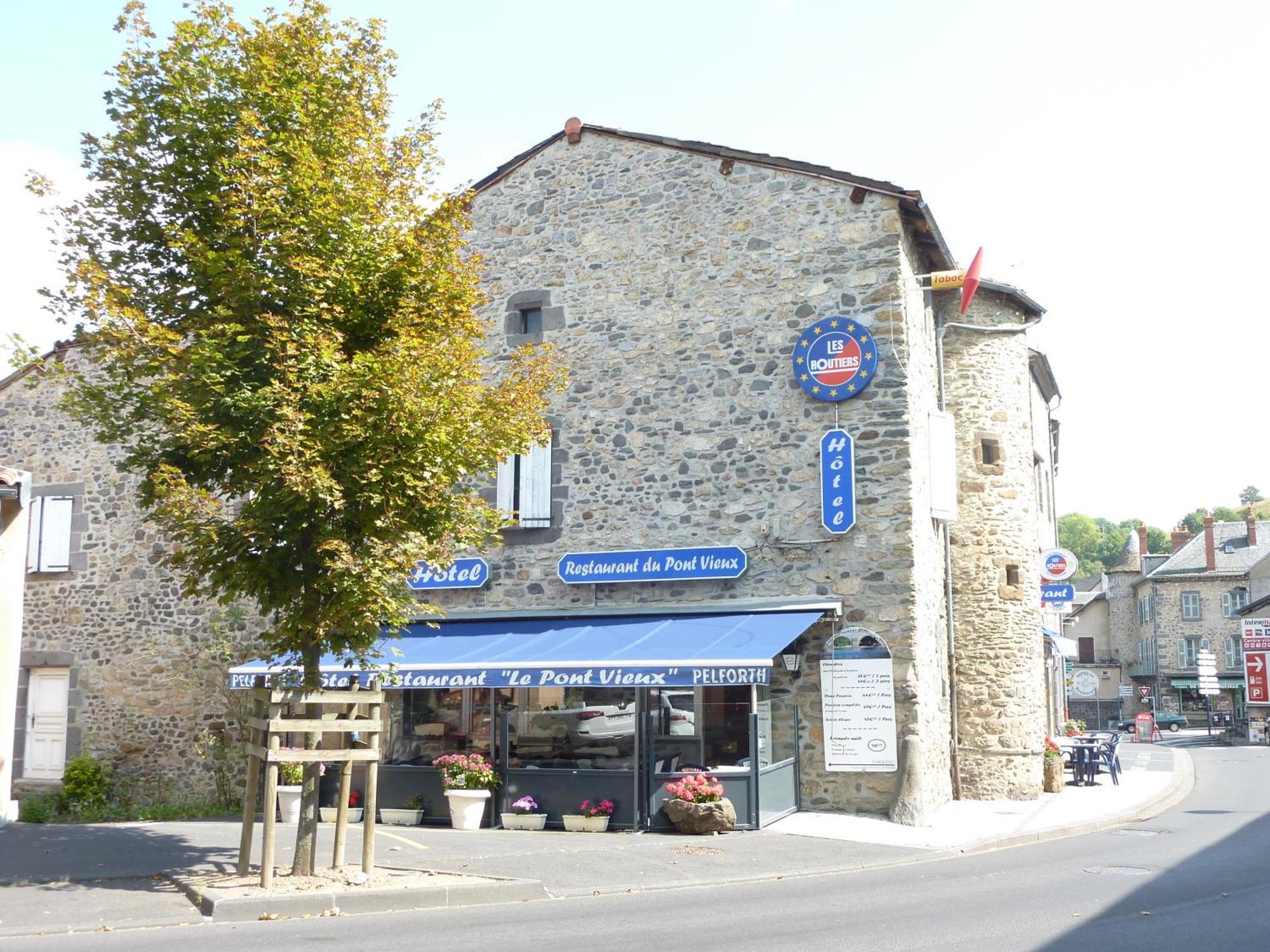 Hotel Restaurant Du Pont-Vieux Saint-Flour  Eksteriør billede